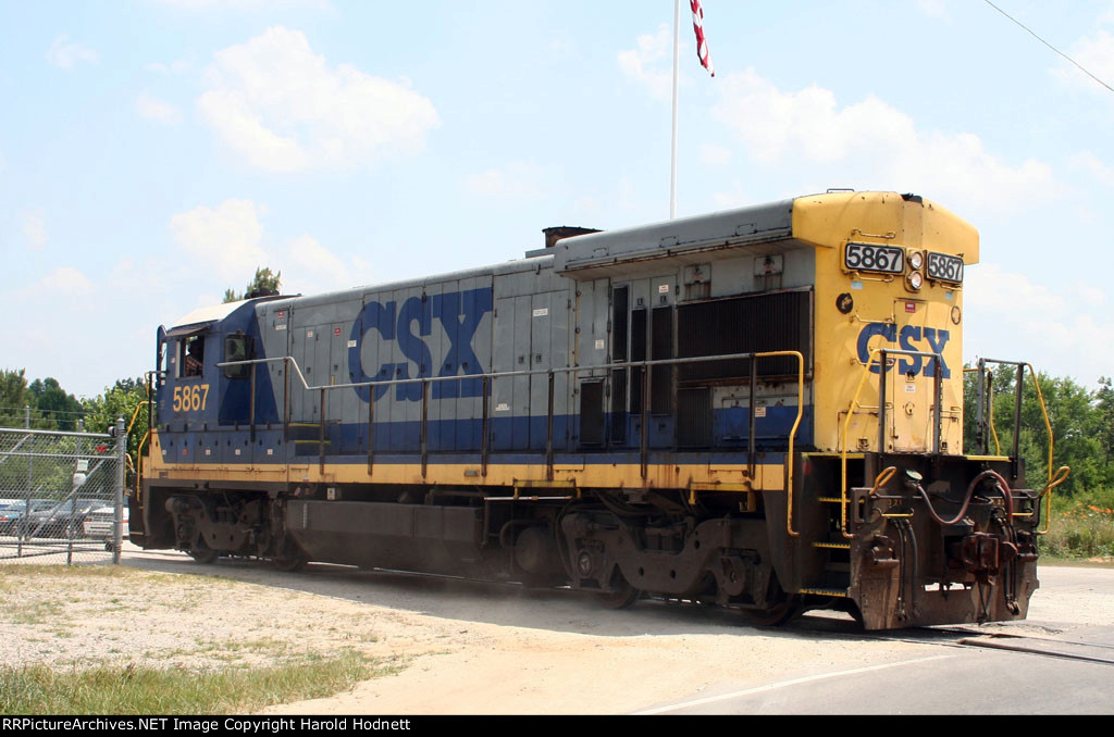 CSX 5867 has dropped off cars at a local industry